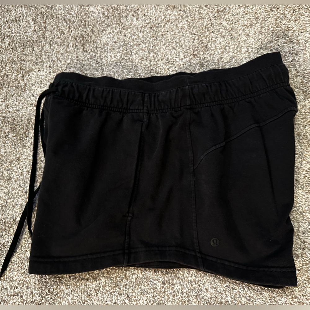 Inner Glow High Rise Short (Black)